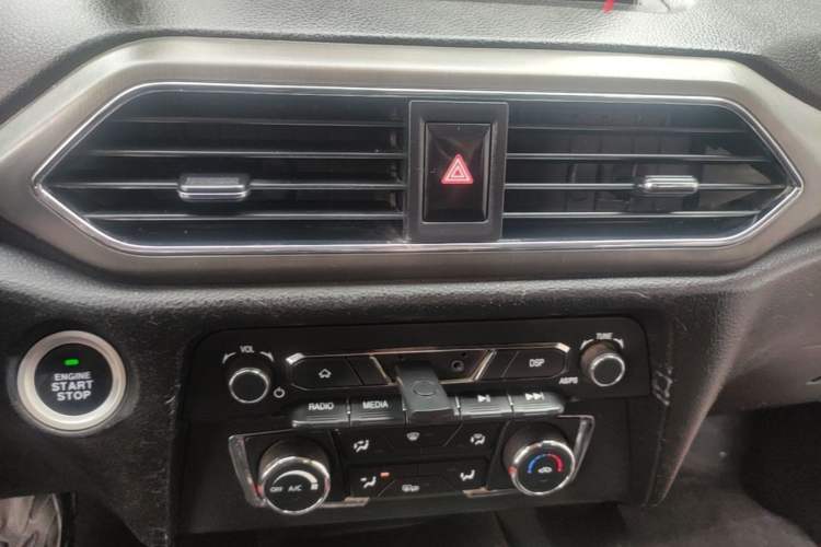Used Dongfeng Fengon S560 2018 1.8L CVT Prestige Model Audio And AC Panel