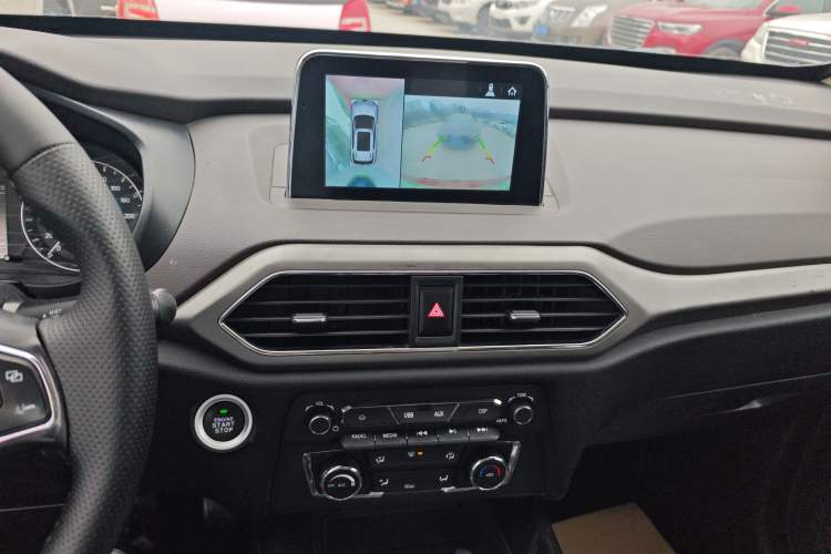 Used Dongfeng Fengon S560 2018 1.8L CVT Smart Connect 7-Seater Audio And AC Panel