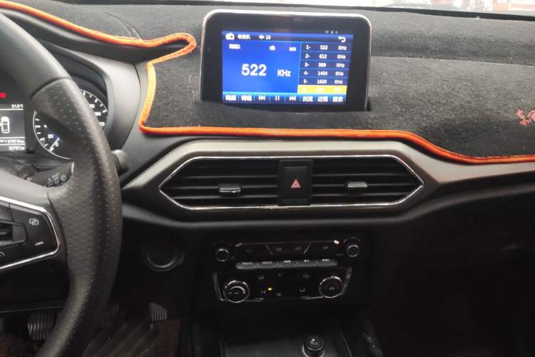 Used Dongfeng Fengon S560 2018 1.8L Manual Comfort 7-Seater Audio And AC Panel