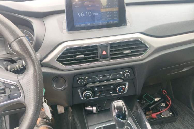Used Dongfeng Fengon S560 2018 1.8L CVT Elite Model 7 Seats Audio And AC Panel