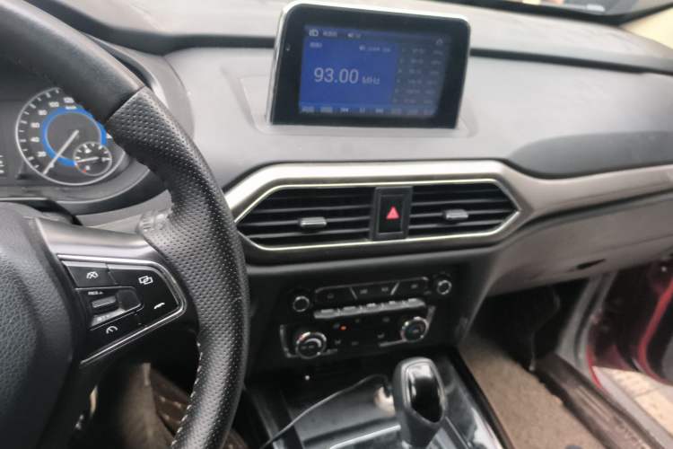Used Dongfeng Fengon S560 2018 1.8L CVT Urban Model 7 Seats Audio And AC Panel