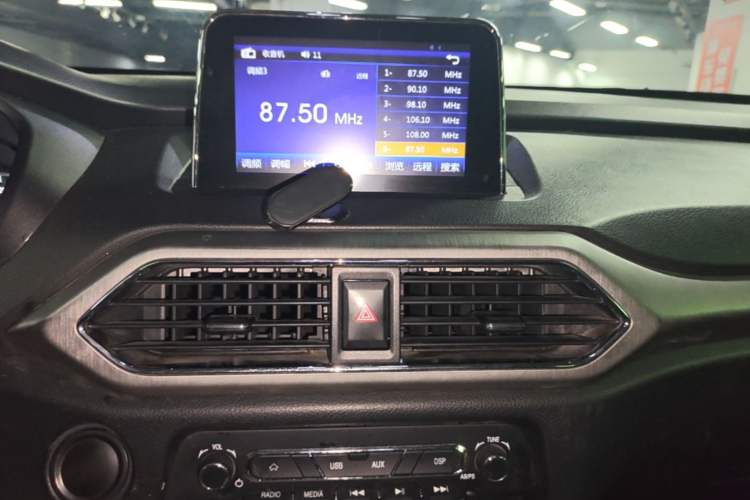 Used Dongfeng Fengon S560 2018 1.8L CVT Elite Model 7 Seats Audio And AC Panel