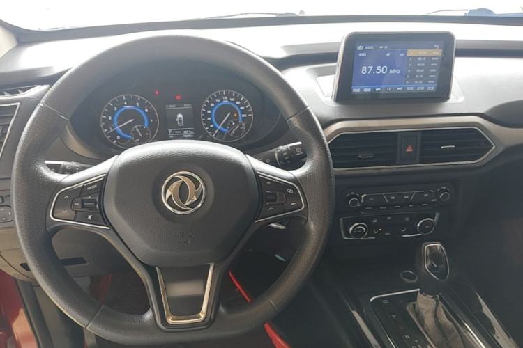 Used Dongfeng Fengon S560 2018 1.8L CVT Elite Model 7 Seats Center Console