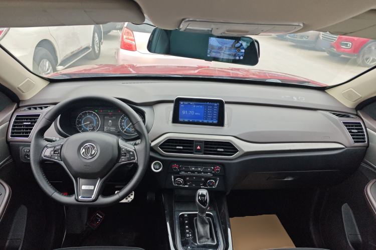 Used Dongfeng Fengon S560 2018 1.8L CVT Smart Connect 7-Seater Center Console