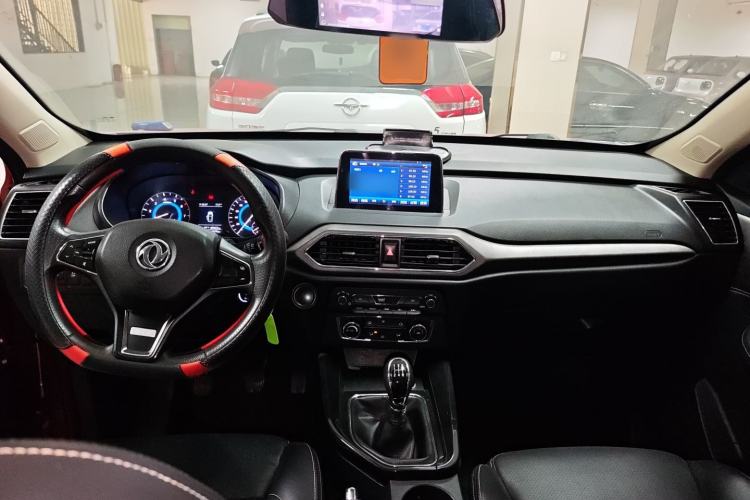 Used Dongfeng Fengon S560 2018 1.8L Manual Comfort 7-Seater Center Console