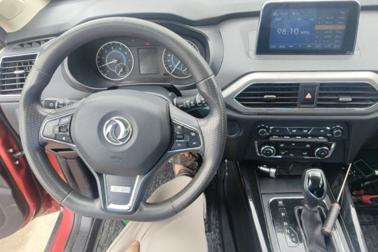 Used Dongfeng Fengon S560 2018 1.8L CVT Elite Model 7 Seats Center Console