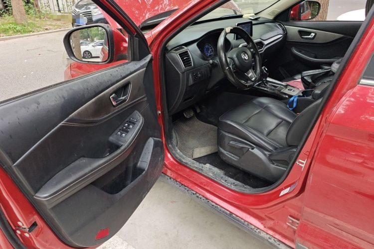 Used Dongfeng Fengon S560 2018 1.8L CVT Elite Model 7 Seats Driver Seat
