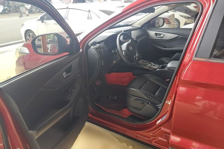 Used Dongfeng Fengon S560 2018 1.8L CVT Elite Model 7 Seats Driver Seat