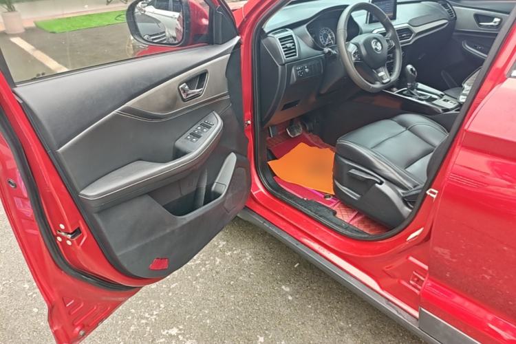 Used Dongfeng Fengon S560 2018 1.8L CVT Elite Model 7 Seats Driver Seat