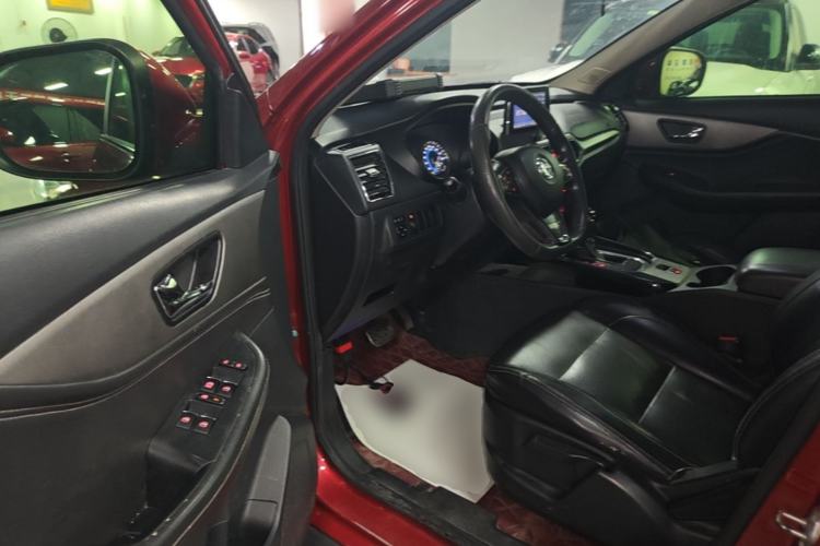 Used Dongfeng Fengon S560 2018 1.8L CVT Elite Model 7 Seats Driver Seat