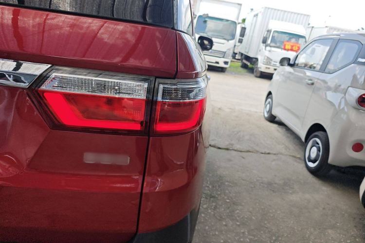 Used Dongfeng Fengon S560 2018 1.8L Manual Comfort 7-Seater Exterior 1