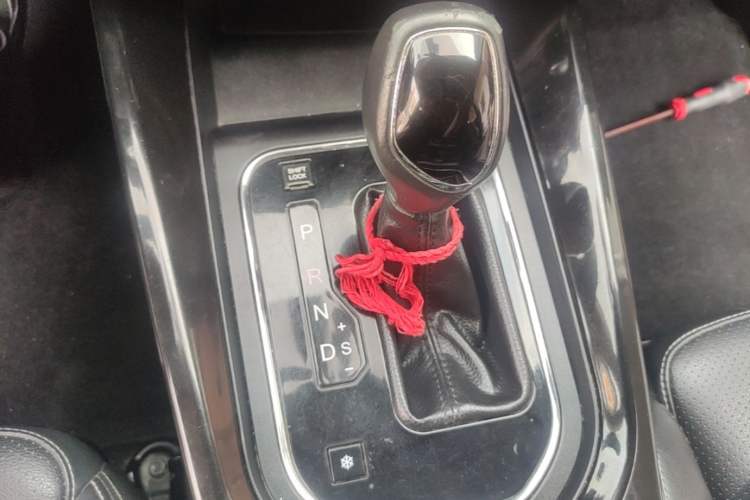 Used Dongfeng Fengon S560 2018 1.8L CVT Prestige Model Gear Lever