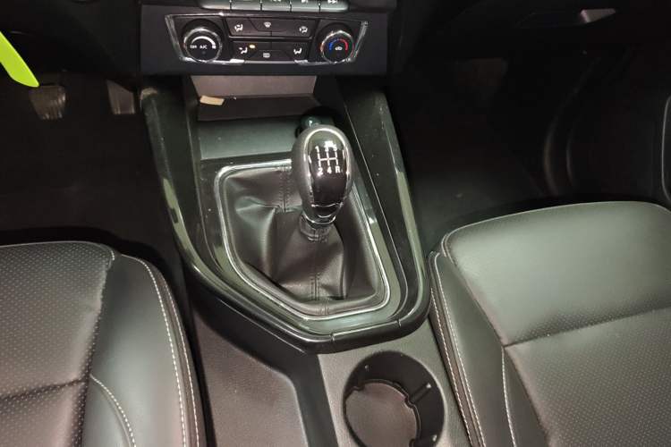 Used Dongfeng Fengon S560 2018 1.8L Manual Comfort 7-Seater Gear Lever