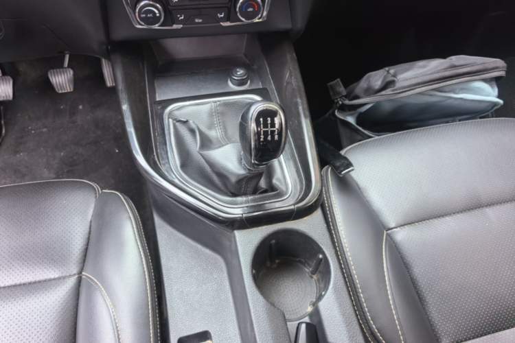 Used Dongfeng Fengon S560 2018 1.8L Manual Urban Model 7 Seats Gear Lever