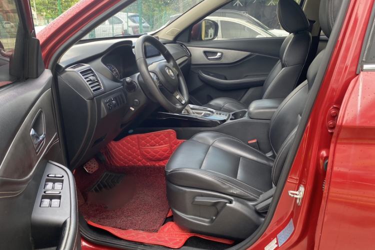 Used Dongfeng Fengon S560 2018 1.8L CVT Elite Model 7 Seats Interior 2