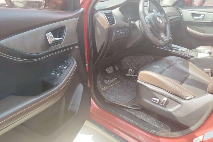 Used Dongfeng Fengon S560 2018 1.8L CVT Smart Connect 7-Seater Interior 2