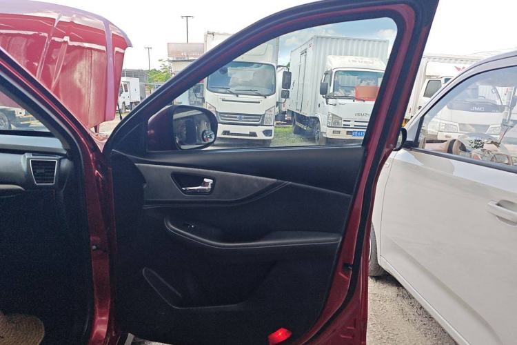 Used Dongfeng Fengon S560 2018 1.8L Manual Comfort 7-Seater Interior 2