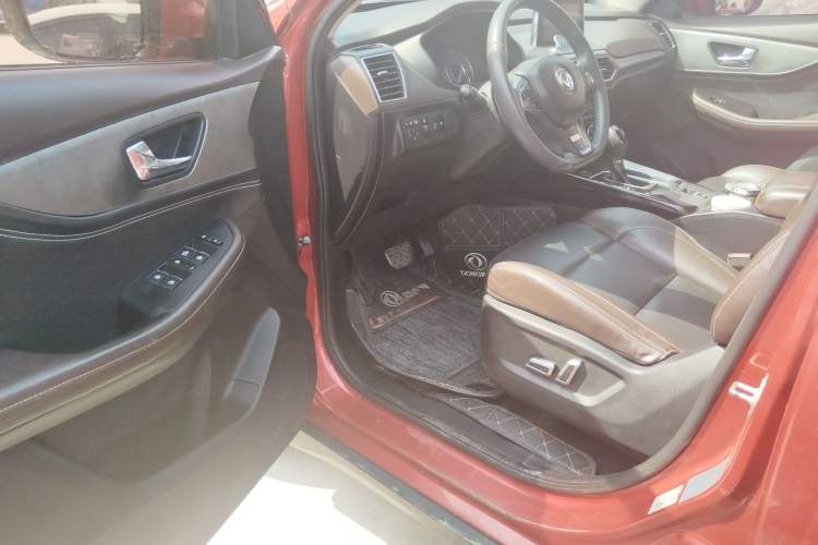 Used Dongfeng Fengon S560 2018 1.8L CVT Smart Connect 7-Seater Interior 3