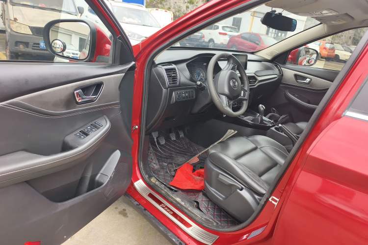 Used Dongfeng Fengon S560 2018 1.8L Manual Comfort 7-Seater Interior 3