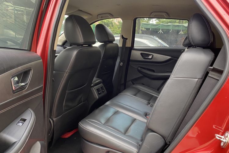 Used Dongfeng Fengon S560 2018 1.8L CVT Elite Model 7 Seats Interior 4