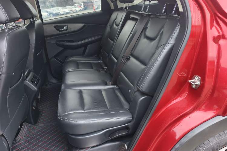Used Dongfeng Fengon S560 2018 1.8L Manual Comfort 7-Seater Interior 4