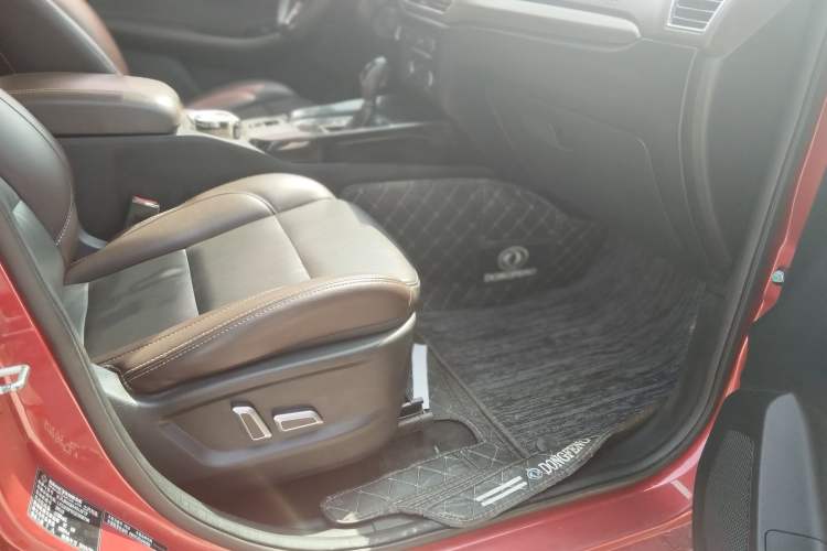 Used Dongfeng Fengon S560 2018 1.8L CVT Smart Connect 7-Seater Interior 5