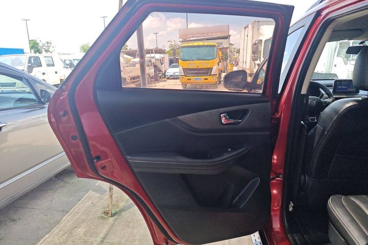 Used Dongfeng Fengon S560 2018 1.8L Manual Comfort 7-Seater Interior 5