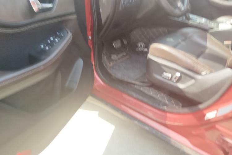 Used Dongfeng Fengon S560 2018 1.8L CVT Smart Connect 7-Seater Interior 6
