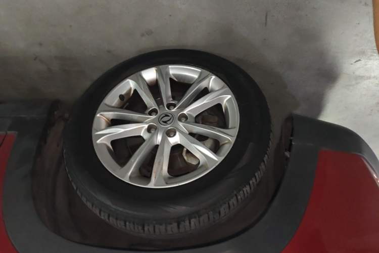 Used Dongfeng Fengon S560 2018 1.8L CVT Elite Model 7 Seats Left Front Wheel Hub