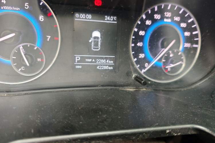 Used Dongfeng Fengon S560 2018 1.8L CVT Elite Model 7 Seats Odometer Close Up