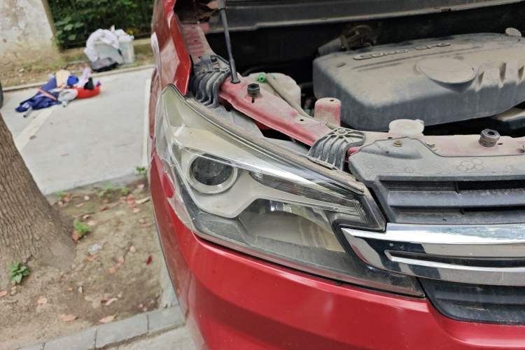 Used Dongfeng Fengon S560 2018 1.8L CVT Elite Model 7 Seats Right Front Headlight