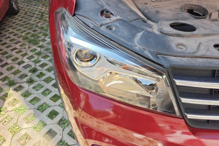 Used Dongfeng Fengon S560 2018 1.8L CVT Comfort Model 7 Seats Right Front Headlight