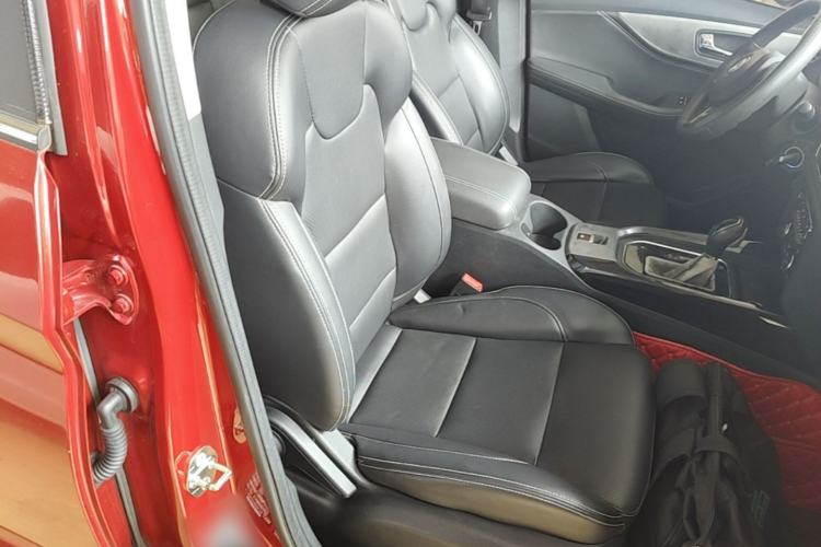 Used Dongfeng Fengon S560 2018 1.8L CVT Elite Model 7 Seats Right Front Seat