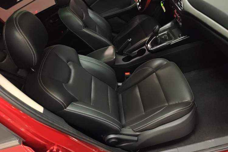 Used Dongfeng Fengon S560 2018 1.8L Manual Comfort 7-Seater Right Front Seat