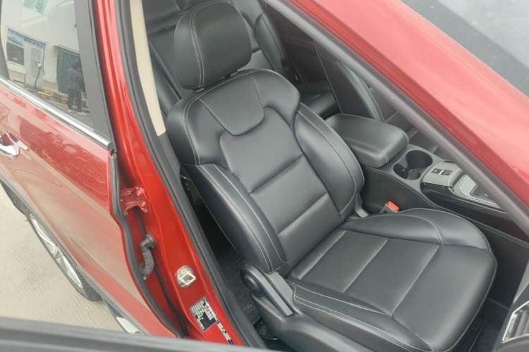 Used Dongfeng Fengon S560 2018 1.8L CVT Elite Model 7 Seats Right Front Seat