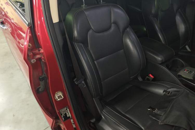 Used Dongfeng Fengon S560 2018 1.8L CVT Elite Model 7 Seats Right Front Seat