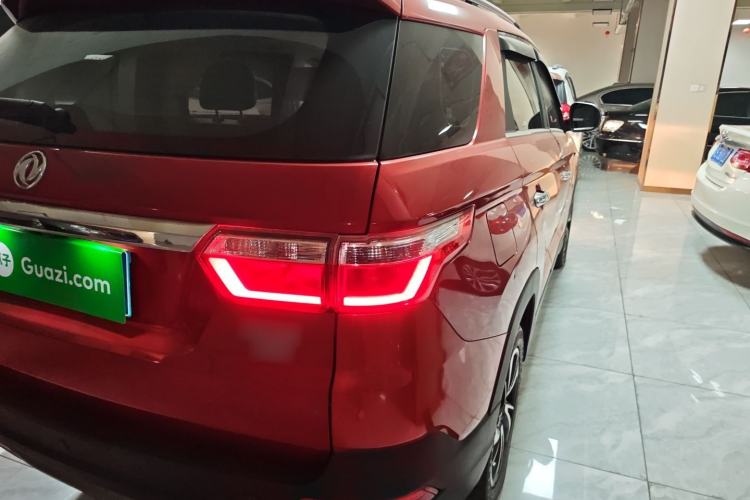Used Dongfeng Fengon S560 2018 1.8L Manual Comfort 7-Seater Right Rear Taillight