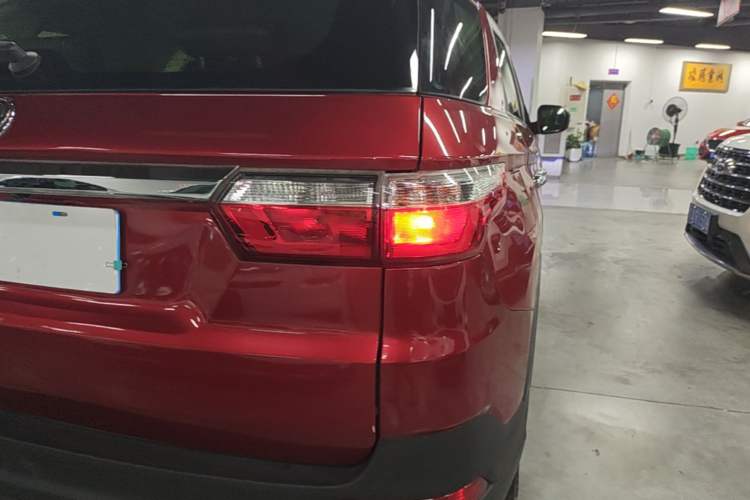 Used Dongfeng Fengon S560 2018 1.8L CVT Elite Model 7 Seats Right Rear Taillight