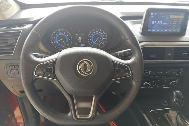 Used Dongfeng Fengon S560 2018 1.8L CVT Elite Model 7 Seats Steering Wheel