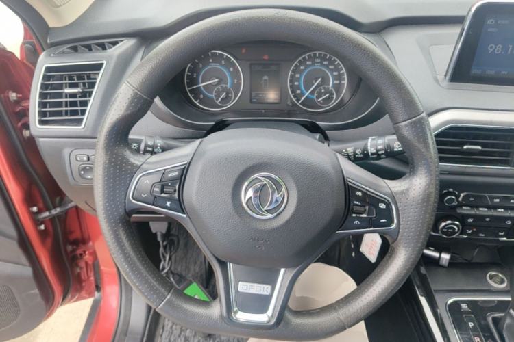 Used Dongfeng Fengon S560 2018 1.8L CVT Elite Model 7 Seats Steering Wheel