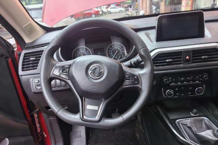 Used Dongfeng Fengon S560 2018 1.8L Manual Urban Model 7 Seats Steering Wheel