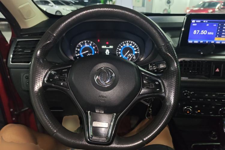 Used Dongfeng Fengon S560 2018 1.8L CVT Elite Model 7 Seats Steering Wheel
