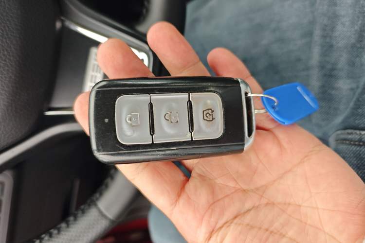 Used Dongfeng Fengon S560 2018 1.8L CVT Smart Connect 7-Seater Vehicle Key