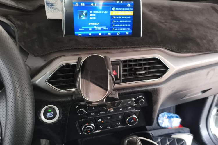 Used Dongfeng Fengon S560 2018 1.8L CVT Smart Connect 7-Seater Audio And AC Panel