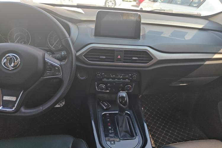 Used Dongfeng Fengon S560 2018 1.8L CVT Elite Model 7 Seats Audio And AC Panel