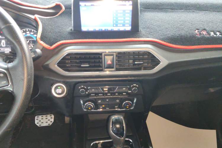 Used Dongfeng Fengon S560 2018 1.8L CVT Smart Connect 7-Seater Audio And AC Panel