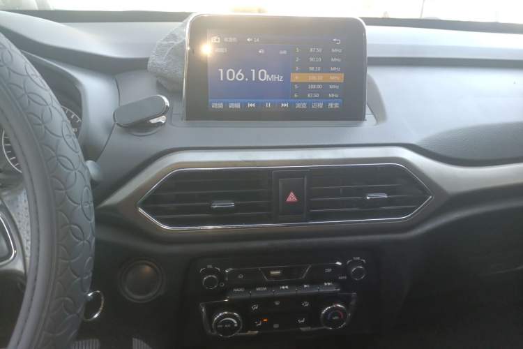 Used Dongfeng Fengon S560 2018 1.8L Manual Comfort 5-Seater China V Standard Audio And AC Panel