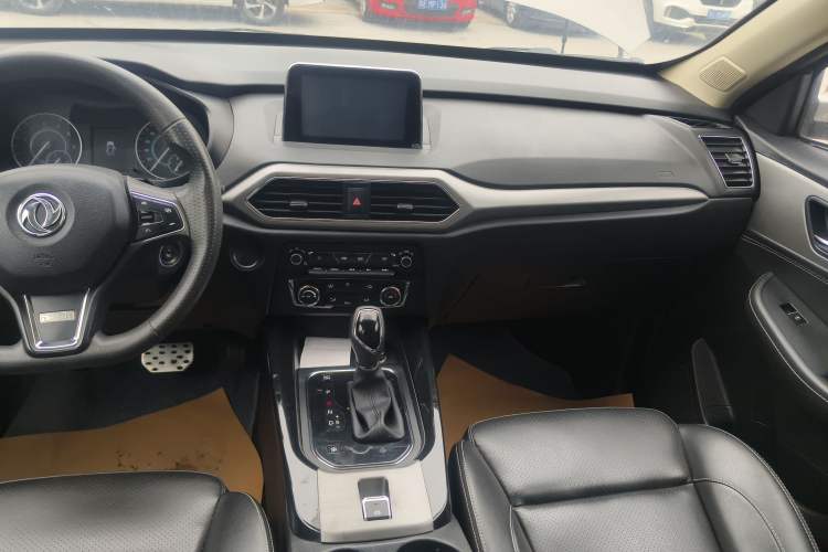 Used Dongfeng Fengon S560 2018 1.8L CVT Elite Model 7 Seats Audio And AC Panel