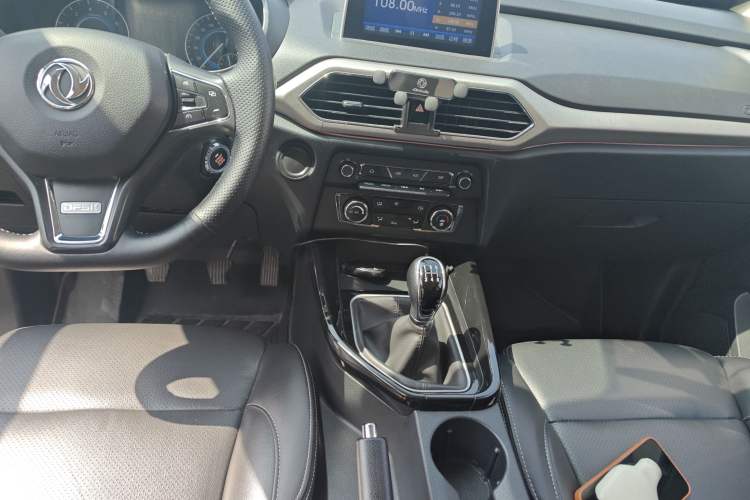 Used Dongfeng Fengon S560 2018 1.8L Manual Urban Model 5 Seats Audio And AC Panel