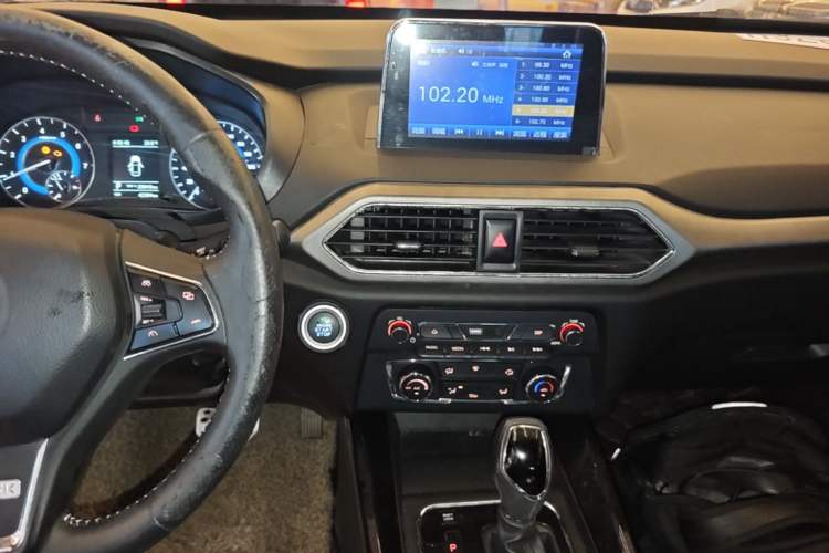 Used Dongfeng Fengon S560 2018 1.8L CVT Prestige Model Audio And AC Panel